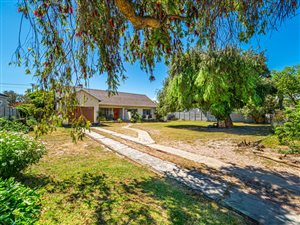 4 Bed House in Bergvliet
