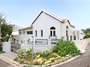 3 Bed Townhouse in Scott Estate