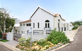 3 Bedroom Townhouse in Scott Estate