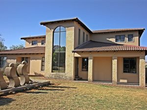 5 Bed House in Woodland Hills