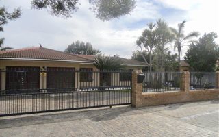 4 Bedroom House in Amandelrug