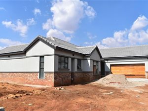 3 Bed House in Van Der Hoff Park
