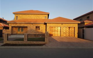 4 Bedroom House in Erasmus