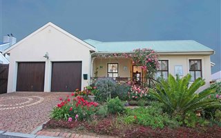 4 Bedroom House in Welgedacht