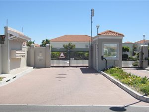 3 Bedroom House in Melkbosstrand