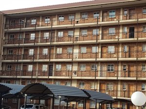 2 Bed Flat in Karen Park