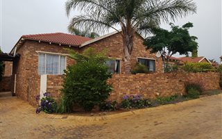 2 Bedroom Townhouse in Honeydew Ridge