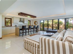 6 Bed House in Paradyskloof