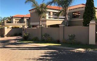 4 Bedroom Townhouse in Vanderbijlpark SW