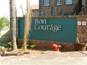 2 Bed Townhouse in Die Hoewes