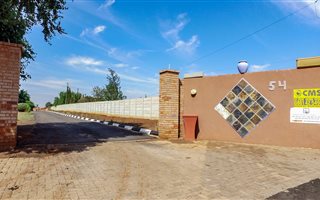 9748 m² Farm in Zesfontein AH