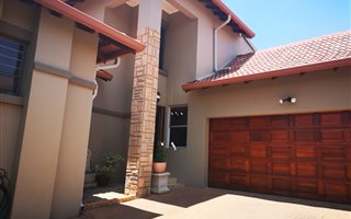 3 Bedroom Cluster in Strubens Valley