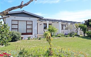 4 Bedroom House in Struisbaai