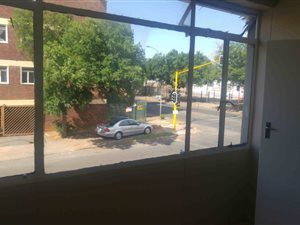 2 Bed Apartment in Alberton
