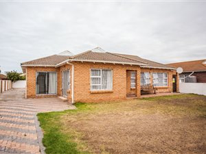 3 Bed House in Bluewater Bay
