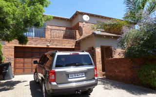 3 Bedroom Townhouse in Willowbrook