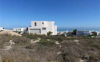 405 m² Land available in Paradise Beach