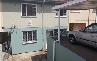 3 Bedroom House in Eastbury