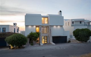 4 Bedroom House in Paradise Beach