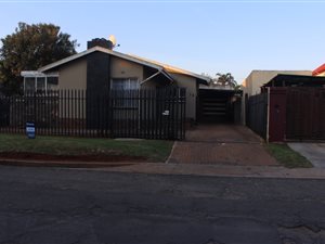 4 Bed House in Roodepoort North