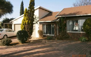 3 Bedroom House in Sherwood Gardens