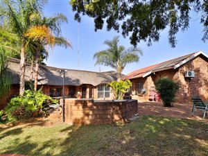 4 Bed House in Doornpoort and surrounds