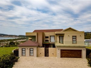 4 Bed House in Whale Rock