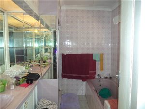 4 Bed House in Edelweiss