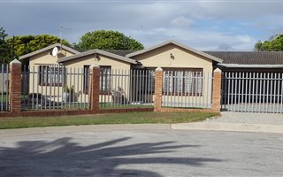 3 Bedroom House in Bluewater Bay
