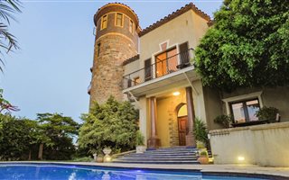 8 Bedroom House in Bonnie Doone