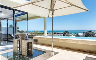 6 Bedroom House in Camps Bay