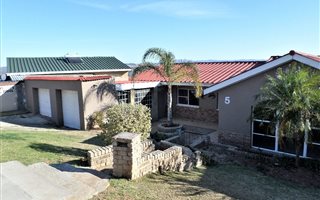 4 Bedroom House in Van Riebeeck Heights