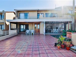 2 Bed Apartment in Salt Rock