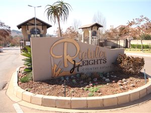 980 m² Land available in Rietvlei Heights Country Estate