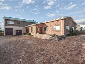 5 Bed House in Yzerfontein