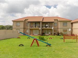 3 Bed Townhouse in Roodekrans