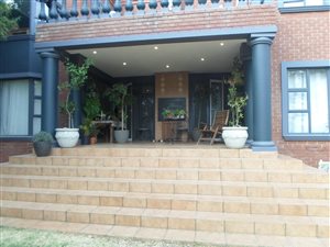 3 Bed House in Ruimsig Country Estate