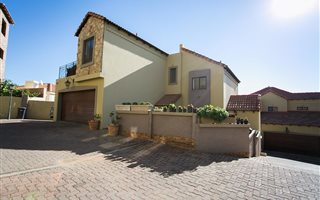 3 Bedroom Duplex in Allens Nek