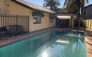 4 Bedroom House in Denneburg