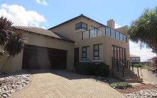 3 Bedroom House in Hartenbos Heuwels