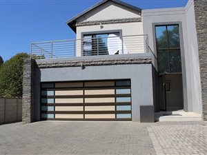 4 Bedroom House in Vanderbijlpark SW5