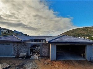 4 Bed House in Island View