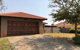 3 Bedroom Townhouse in Waterkloof