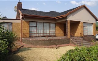 5 Bedroom House in Woodmere