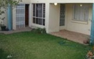 3 Bedroom Garden Cottage in Halfway Gardens