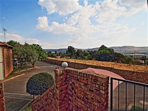 2 Bed Apartment in Wilgeheuwel