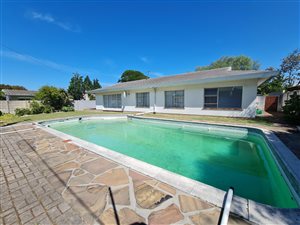 4 Bed House in Oakglen