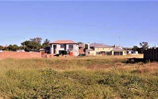 1000 m² Land available in Somerton Estate