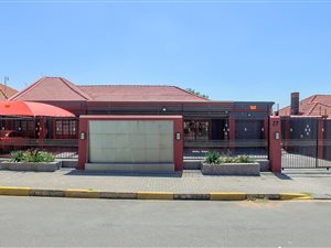 3 Bed House in Robertsham