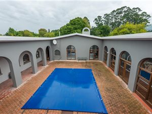 8 Bed House in Camphers Drift